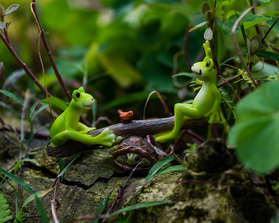 200 Pack Resin Mini Frogs Figurines | Cute Tiny Home Green Frog Miniature  Figurines | Tiny Animals for Garden Home Decorations | Ideal Christmas 