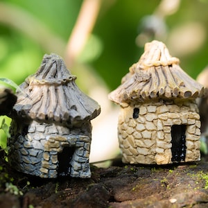 2PCS Miniature Fairy Tiny Thatched Cottage Fairy Garden Supplies & Accessories Terrarium Figurines Grey and Brown