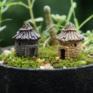 2PCS Miniature Fairy Tiny Thatched Cottage Brown and Grey Fairy Garden Supplies & Accessories Terrarium Figurines