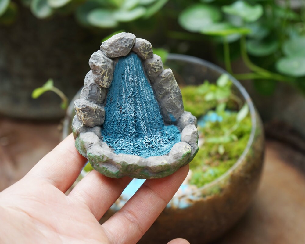 Blaue Miniatur-Wasserpool Feengarten-Dekoration – Antiker Europäischer Herrenhaus-Stil, Mini-Teich, Für Puppenhaus & Gartenlandschaft Blaue Miniatur-Wasserpool Feengarten-Dekoration – Antiker Europäischer Herrenhaus-Stil, Mini-Teich, Für Puppenhaus & Gartenlandschaft