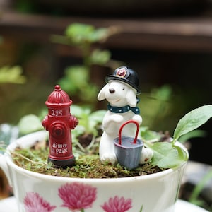 Resin Resin Feengarten Figur: Hund mit Eimer und Hydrant (2 Stück)