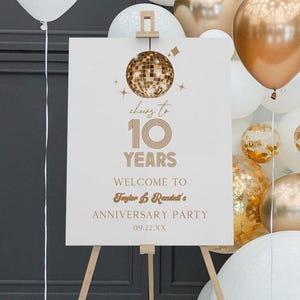 Cartel de bienvenida para la fiesta del 10.º aniversario de bodas / Póster de caballete editable con bola de discoteca dorada y tablero de espuma B58