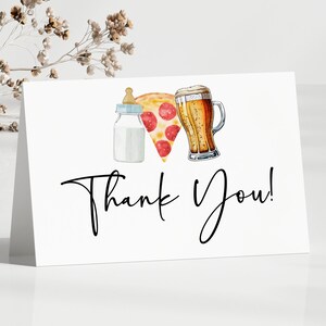 Des pizzas, des infusions et des couches aussi ! de remerciements pour la fête de naissance de Co Ed | Remerciement plié modifiable | Biberon Pizza Bière Tasse en verre B34