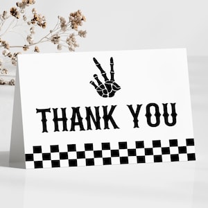 Tarjeta de agradecimiento plegable para el segundo cumpleaños de Bad Two The Bone / Tarjeta de agradecimiento editable con esqueleto gótico espeluznante para el segundo cumpleaños A23