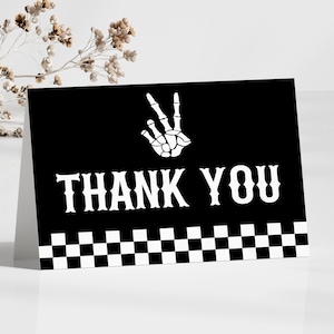 Tarjeta de agradecimiento plegable para el segundo cumpleaños de Bad Two The Bone / Tarjeta de agradecimiento editable con esqueleto gótico espeluznante para el segundo cumpleaños A23