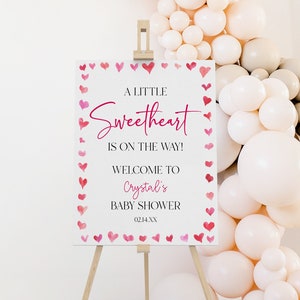¡Un pequeño amor está en camino! / Letrero de bienvenida editable para baby shower / Póster de caballete con corazones rojos y rosados en tablero de espuma / Día de San Valentín B23