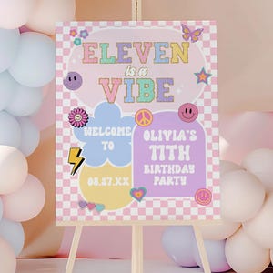 Eleven Is A Vibe Preppy Varsity Patch 11.Geburtstagsparty Willkommensschild | Retro Eleventh Birthday Party Editierbare Staffelei Poster Schaumstoffbrett A65