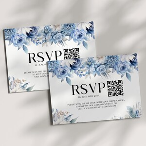 Puede incluir: Dos tarjetas RSVP blancas con diseños florales azules en acuarela. Cada tarjeta tiene un código QR y el texto "RSVP" en negro. El texto en la tarjeta inferior dice "Para el 18 de junio de 20XX. Escanea el código QR con la cámara de tu teléfono para responder a la invitación en nuestro sitio web de bodas o visita www.stuartwedding.com."
