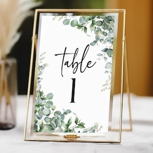 Modelo de número de mesa de casamento com planta de eucalipto verde | Placa de número de mesa para impressão | Cartão de número de mesa com flores brancas verdes