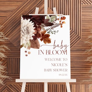 Panneau de bienvenue pour baby shower Baby In Bloom | Tableau en mousse pour poster de baby shower modifiable | Fleurs florales rouge bordeaux marron foncé A97