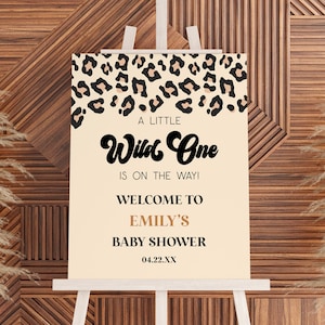 Cheetah Leopard Print Baby Shower Signo de bienvenida / Safari Jungle Animal Print Easel Poster Foam Board / Un poco salvaje está en camino