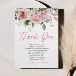 Roze nam bloemen toe: babyshower bedankkaart | Baby in Bloom bewerkbaar bedankje B29