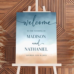 Blau Ocean Beach Shore Sand Hochzeit Willkommensschild | Modernes elegantes Strand Hochzeitstaffelei Poster aus Schaumstoff | Bearbeitbar B40