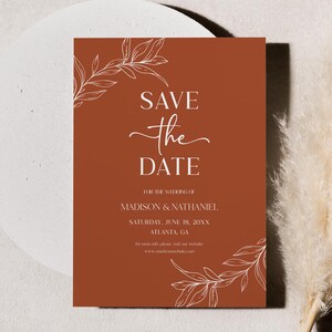 Terracota Brown Boho Minimalista Folhas e Ramos Casamento Save The Date Cartão | Minimal Plain Simple Editável B46
