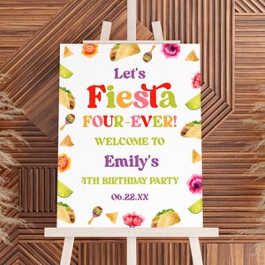 Panneau de bienvenue pour 4e anniversaire Fiesta Four-Ever | Poster de chevalet de fête d'anniversaire Taco Fiesta Four Ever Fourth Retro Carton de mousse | b57 modifiable