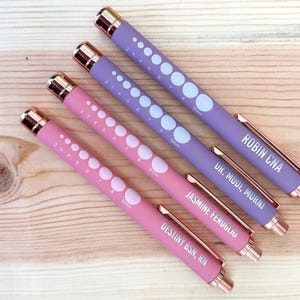 Personalized Medical Pen Light, Paramedic Gift, Physician Assistant, Nurse Practitioner Penlight, Badge Reel Accessories, CNA Gift, Neuro zdjęcie 9