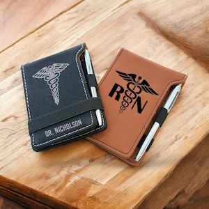 Personalizowany mini notatnik z długopisem, skórzany notatnik dla studentów medycyny, kieszonkowy notatnik lekarza, niezbędne akcesoria pielęgniarskie, notatnik pielęgniarki OIOM