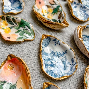 Chinoiserie inspirierte collagierte Austernschalen - Handgefertigtes Küstendekor
