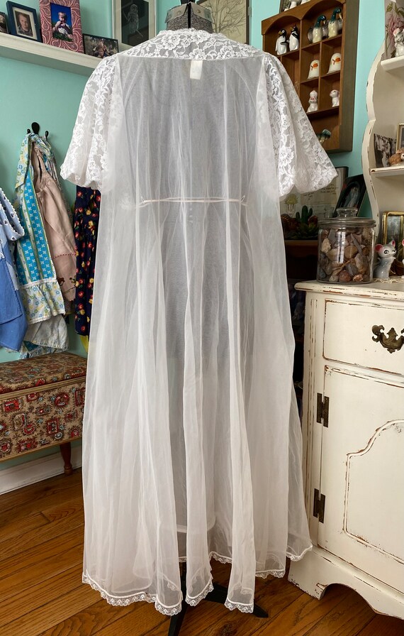 Vintage Radcliffe White Peignoir   Nightgown And Robe Set