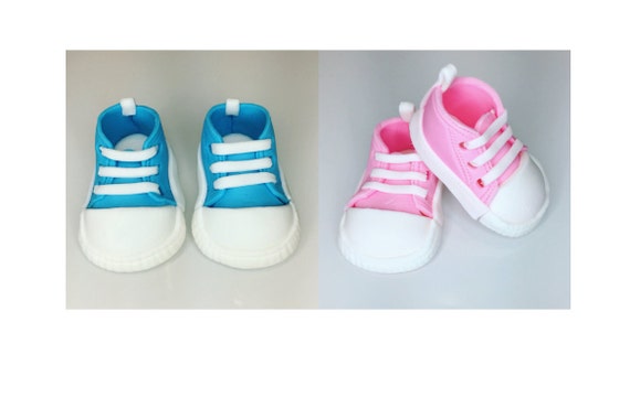 fondant baby shoes