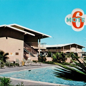 Yuma AZ Motel 6 Swimming pool Unused Postcard Y2