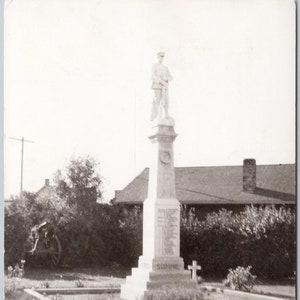 Carte postale Y3 War Memorial Broadview SK Saskatchewan Sask Canada 1942 RPPC