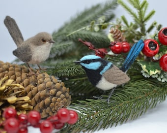 Aguja fieltro Pájaros reyezuelos azules (pareja). pájaros de primavera. Decoración del hogar de pájaros de Pascua. Adorno de pájaros. Escultura de reyezuelo