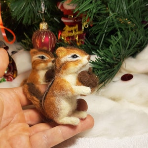 Needle felted chipmunk Needle felted animals, realistic animals animals toys wood decoration chipmunk