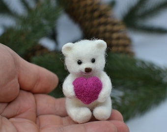 Aguja de fieltro Oso Blanco. regalo del día de san valentín, adorno de oso de fieltro de aguja.