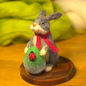 Easter bunny needle felted. felted bunny with egg easter gift, needle felted animals. easter decorations