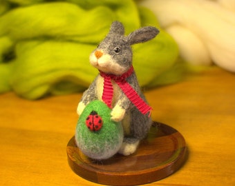 Easter bunny needle felted. felted bunny with egg easter gift, needle felted animals. easter decorations