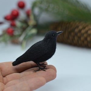 Black Crow.Needle felted Miniature black Crow. Hand made bird. needle felted birds, felted birds decorations