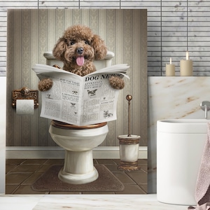 Cane che legge il giornale sul water, ritratto personalizzato di un animale domestico, arte del bagno del cane, ritratto divertente di un cane o di un gatto, cane nel water, regalo per il proprietario di un animale domestico