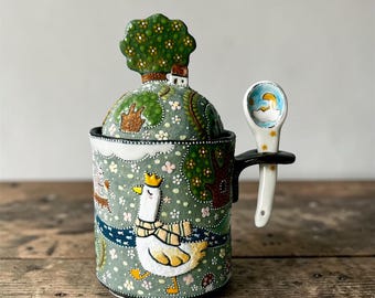 Original design, handgjord keramikburk/sockerskål med lock och sked/berättelsen om skogen/handmålad behållare/unik present till djurälskare