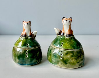 Standing on hill top/Fox Jewelry Box/Ceramic box with Lid /Jewelry Container with Lid/Unique Gift/ Ceramic Art/Home Decor/Ceramic Sculpture