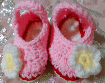 Crochet pink baby girl shoes with flower, Baby shower gift, Coming Home shoes, Newborn shoes, Baby girl gift,