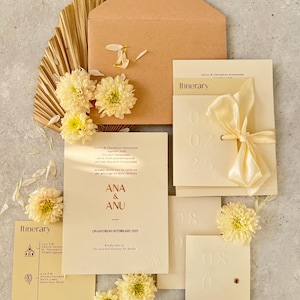 Hochzeitseinladung, geprägt, minimal, elegant, modern, klassisch, beige, elfenbein, creme, off-white blindgeprägt