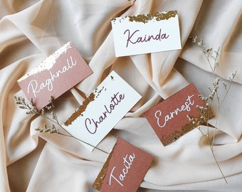 Plaatsingskaarten voor bruiloften, verjaardagen, etentje/unieke gepersonaliseerde naamkaartjes met goudvlokken