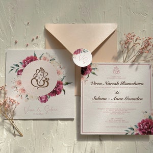 Invitation texturée de mariage hindou indien avec Ganesha et Rosegold print blush florals/ Sai baba/ Ganesha invitations de mariage traditionnel indien