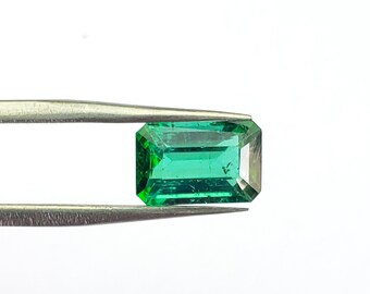 Natural mint greenTourmaline 9.5x6 mm octagon-shaped faceted,Mint Green color,Weight-2.39 carats,Quality-VS,Eye clean quality,Loose gemstone