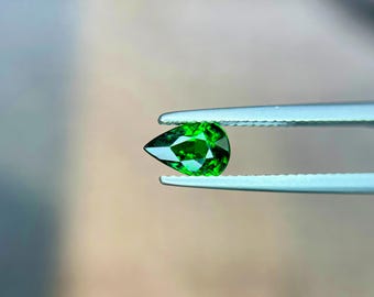 Natural Tsavorite 1.03 carats Gemstone, D-Block, Dimensions- 8x4.3x3.5 mm, Quality VS, Green Garnet, Colour grade- AAAA, jewellery making