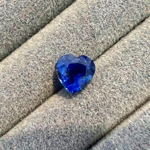 Zafiro azul natural de 8,5 x 6,0 x 3,6 mm, piedra preciosa facetada en forma de corazón, peso: 1,02 quilates, zafiro de Ceilán, zafiro calentado, para joyería.