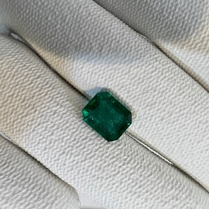 天然エメラルド、ザンビア産エメラルド 10x8.1x4.9 mm 八角形ファセット宝石、重量 2.97 カラット、ルース宝石、ジュエリー製作