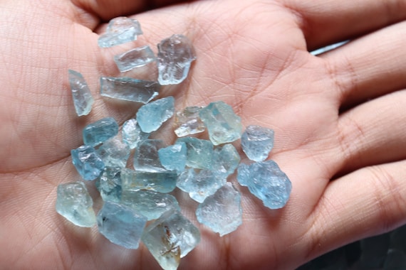 Natural Aquamarine Rough lot, Weight-550 carats, Deep Blue color, Color grade A to AAA+, Aquamarine Rough, Loose gemstone