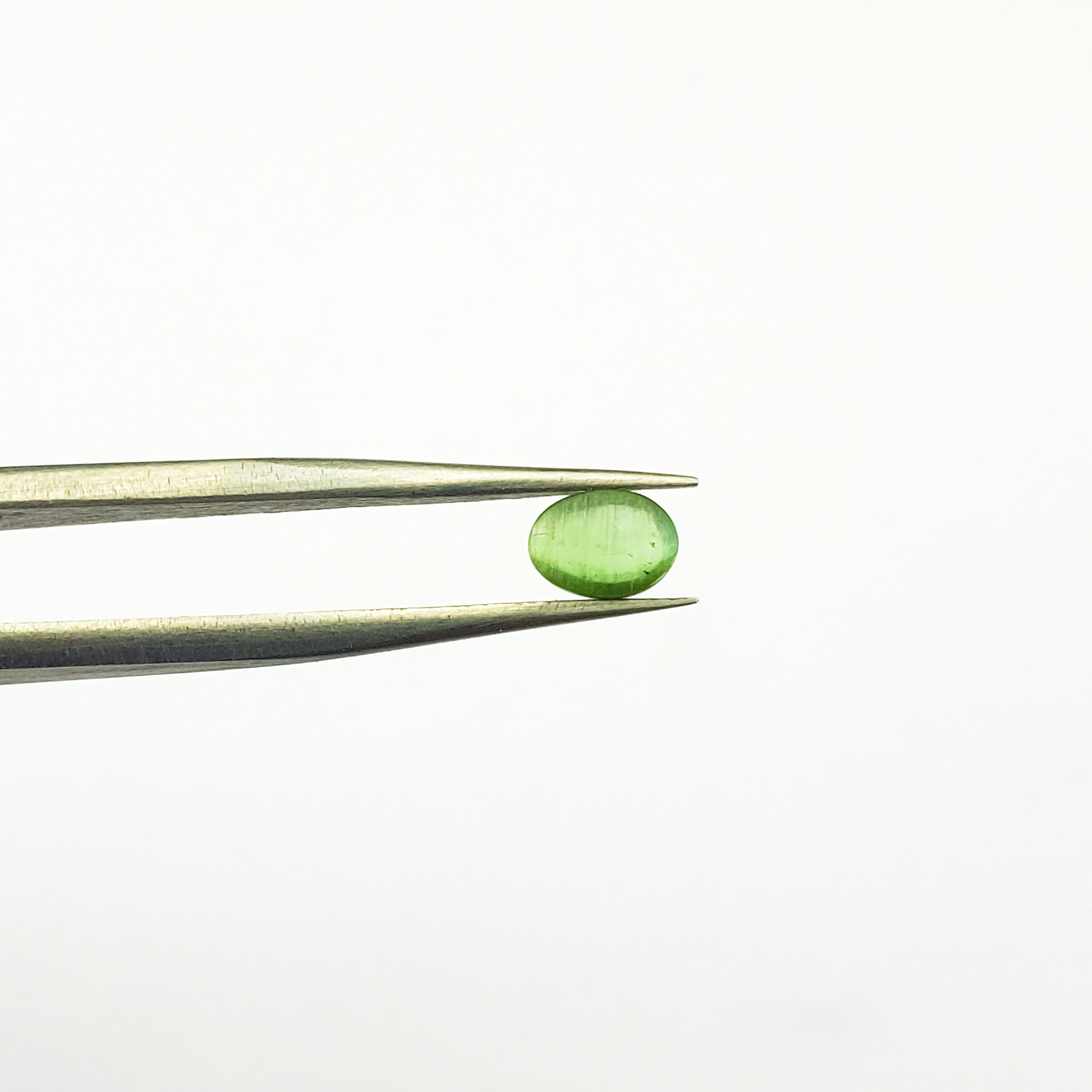 Cabochon De Tourmaline Verte Oeil-de-Chat Du Brésil - 2,5 Carats - Neuf Sans Emballage