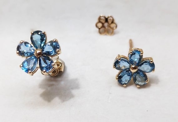 Aquamarine stud earrings, flower stud earrings, customisation also possible