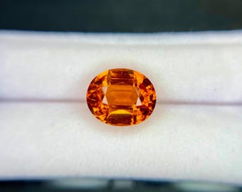 Natural Spessartite 10.6x8.9mm oval shaped faceted gemstone, weight- 4.72 carats, Mandarin Garnet, Orange Garnet, for Jewellery