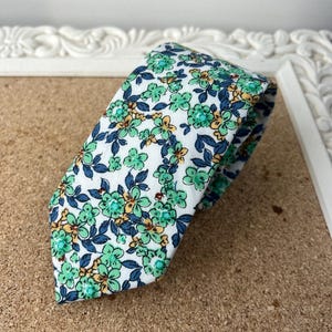 Corbata floral de boda verde primavera, corbata de padrino de boda, regalo para el novio, corbata fina de algodón con estampado floral