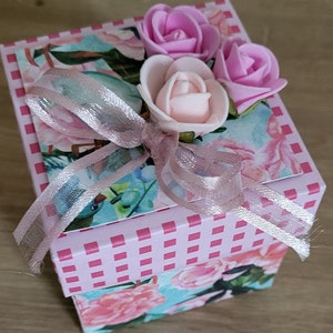 Boite aux roses et aux oiseaux