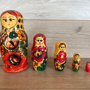 Nesting doll Russian matryoshka  5 dolls in 1 Nesting dolls Handmade wooden toy Wood dolls Vintage russian wood hand painted Matryoshka doll